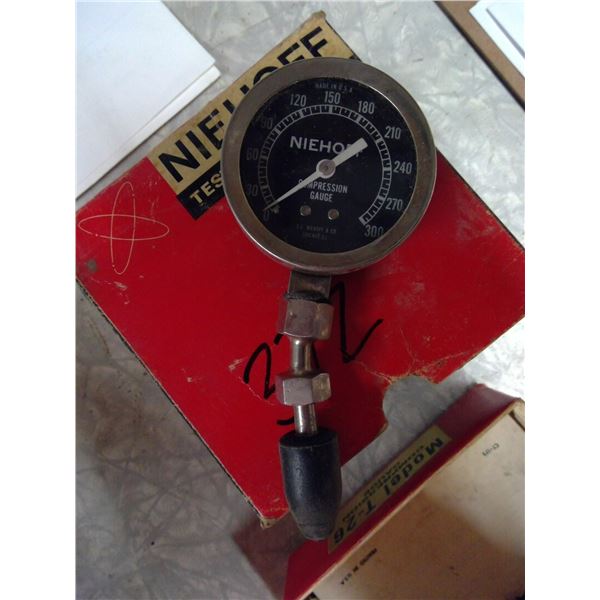 Niehoff model T-26 compressor gauge