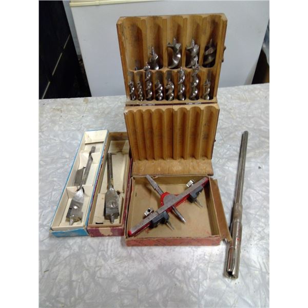 1/4 - 1" wood auger index, 2 adjustable wood augers, adjustable gasket cutter, 14" extension