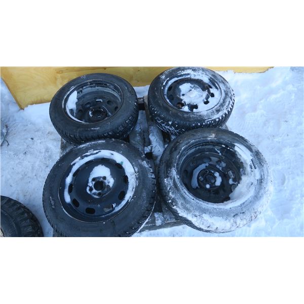 4 Winter Tires on Steel 5 Bolt rims - 185 65 R18