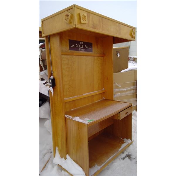 La Colle Falls display case (76X48X24)