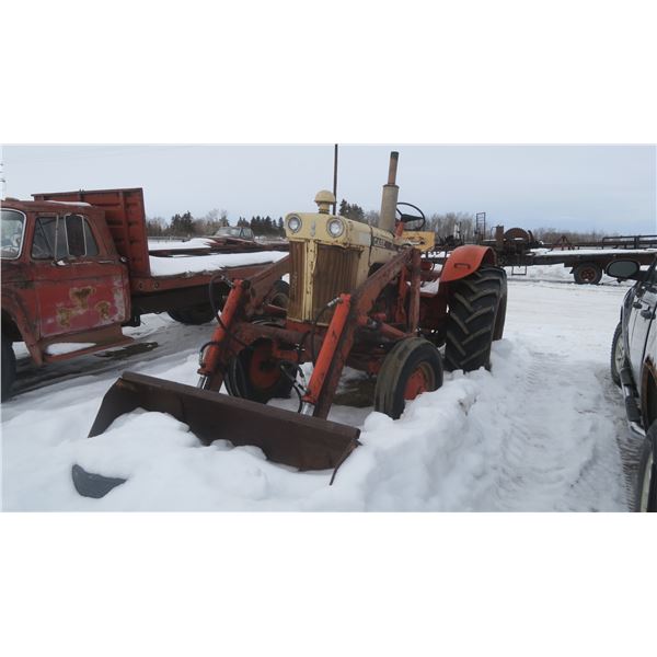 Case Comfort King tractor Model 930 Runs c/w loader Ser # 8239976 - Runs & drives - Was used in farm