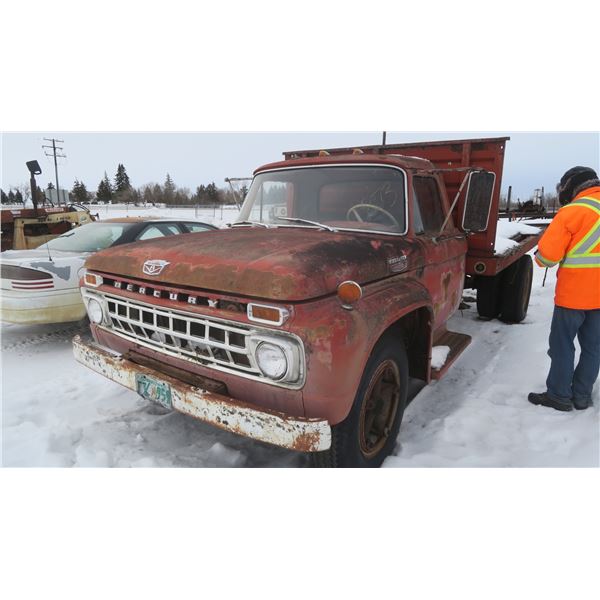 Mercury Custom Cab-NO key has hoist AS IS Vin 1817074L-229780F, runs - needs carb work