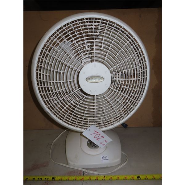 Lasko optional Oscillating 3 speed fan (working condition)