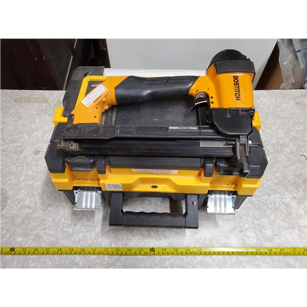 bostich model 650s4 air staple gun in dewalt case