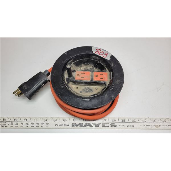 Extension cord wheel, with outlets