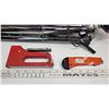 Image 4 : Bench work light, small staple gun & box cutter