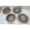 Image 1 : 2 pairs of assorted hubcaps