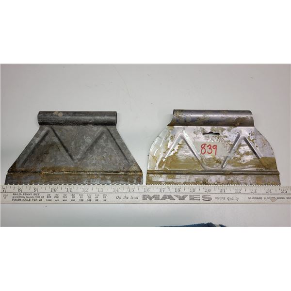 V Notch adhesive spreaders