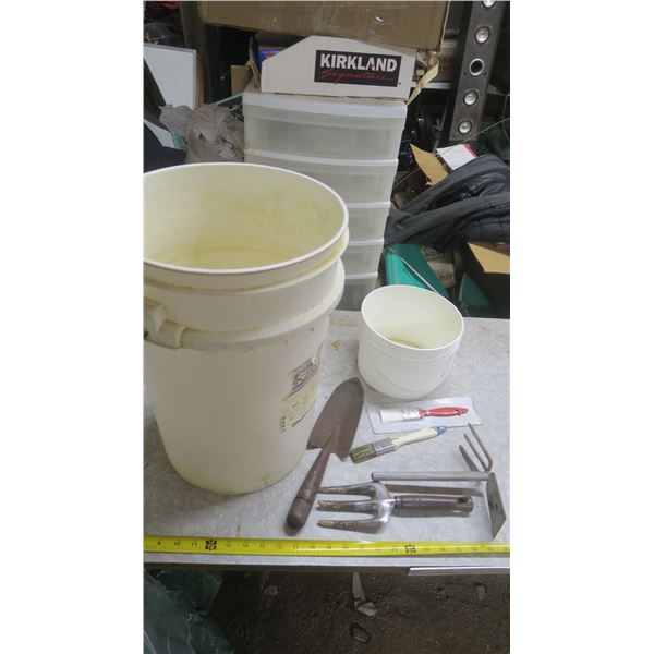 2 buckets, garden tools and paint brushes