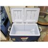 Image 2 : RUBBERMAID 71 L WHEELED COOLER