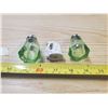 Image 2 : 2 GREEN DEPRESSION GLASS SALT & PEPPER SHAKERS