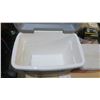 Image 3 : 2 coolers - Igloo 30 quart and Coleman 9 quart