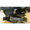 Image 2 : 3 pairs of gloves and 2 ski masks