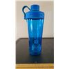 Image 2 : "Mother's Restaurant" Mug with Ladles and Blue Plastic Water Bottle