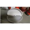 Image 8 : Lot of PYREX storage containers + plastic/Rubbermaid containers