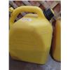 Image 2 : 2 Diesel jerry cans (1 can = 5 us gallons, 1 can = 5.3 gallon)