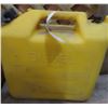 Image 3 : 2 Diesel jerry cans (1 can = 5 us gallons, 1 can = 5.3 gallon)