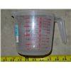 Image 5 : Lot of Assorted kitchen accessories (Includes: cooler bag, pot, strainer pot, etc.)