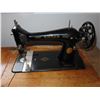 Image 4 : Antique Singer Sewing machine