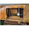 Image 9 : Antique Singer Sewing machine