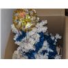 Image 5 : 2 Christmas lights and assorted decor