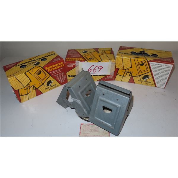 4 sets of sawhorse brackets