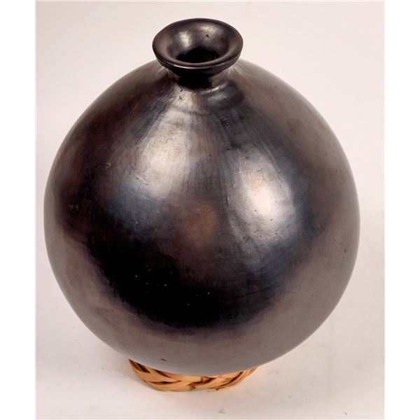 Black Pot Signed by Ernestine Galan [159682]