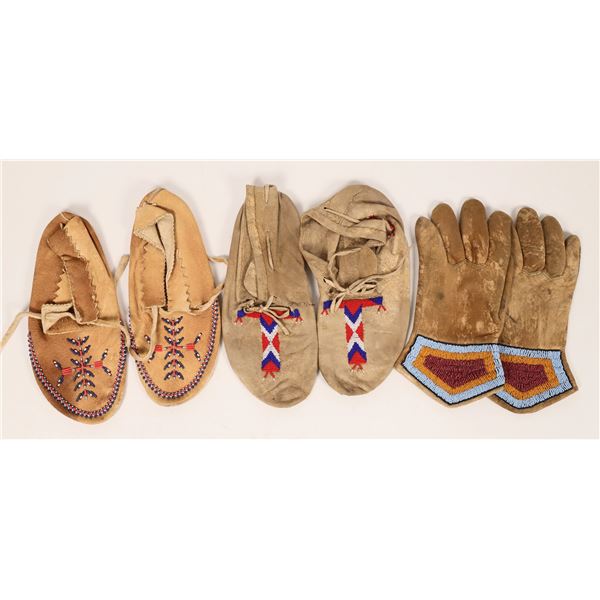 Blackfoot Gloves and Moccasins   [160043]