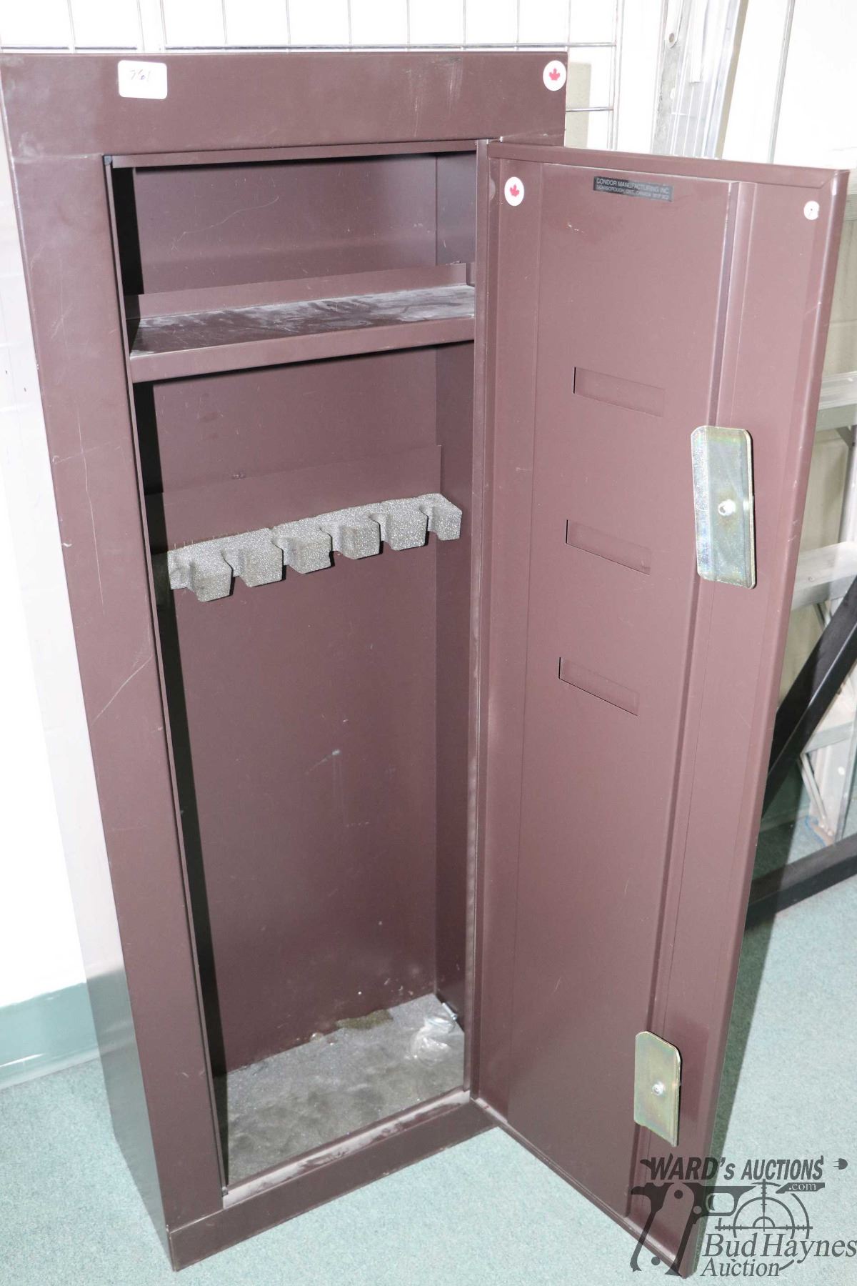 Condor Gun Safe Condor Manufacturing Inc. eight holder gun cabinet with two keys, 55
