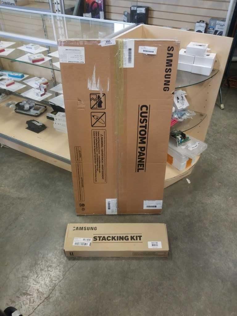 SAMSUNG BESPOKE 4 DOOR FLEX PANEL AND SAMSUNG STACKING KIT MODEL SKK-8K