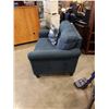 Image 2 : BLUE LAZBOY UPHOLSTERED OVERSIZED CHAIR