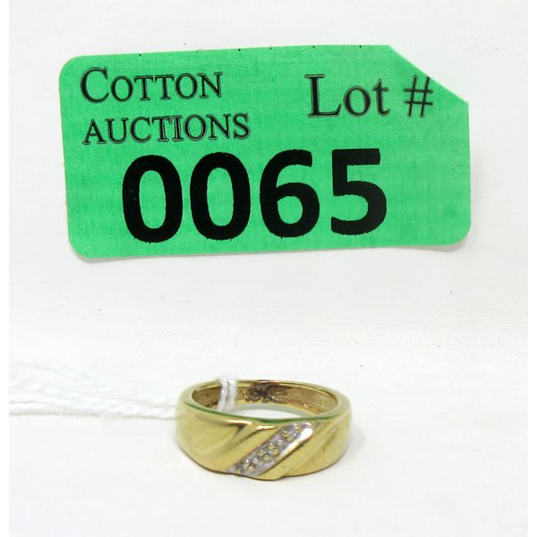 14 KT Gold and 3 Diamond Band Ring - Size 5