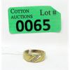 Image 1 : 14 KT Gold and 3 Diamond Band Ring - Size 5