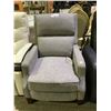 Image 1 : PUSH BACK RECLINER