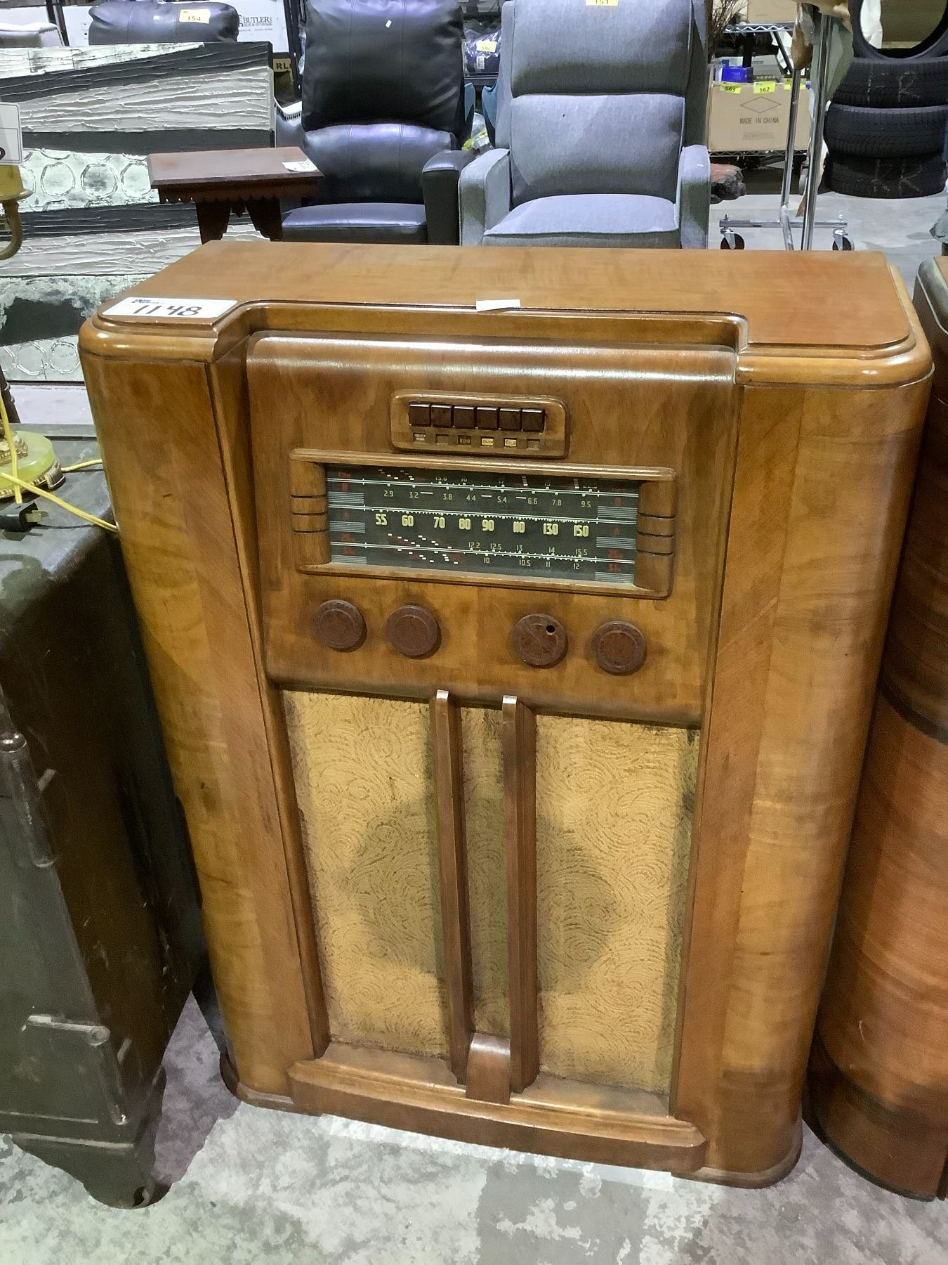 VINTAGE CANADIAN GE CABINET RADIO 39X27X12