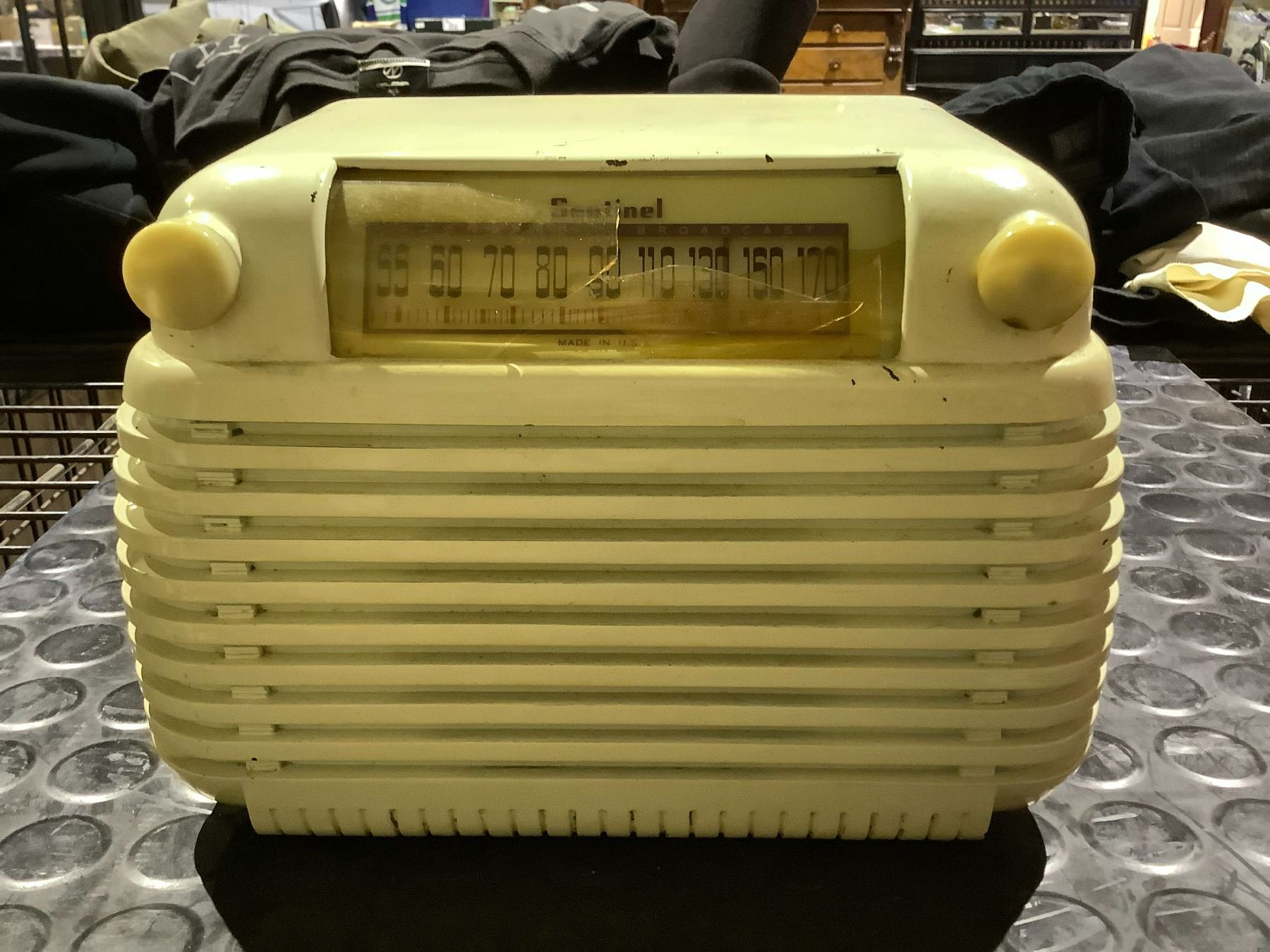 VINTAGE WHITE SENTINEL RADIO - Able Auctions