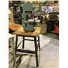 Image 2 : DELTA 115V TABLE TOP BAND SAW WITH STAND