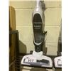 Image 2 : EUREKA LIGHTSPEED 2-IN-1 CORDLESS VACUUM WITH POWER CORD