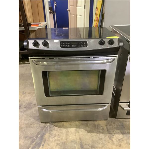 FRIGIDAIRE STAINLESS STEEL STOVE WITH CONVECTION OVEN