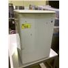 Image 2 : DANBY DESIGNER BAR FRIDGE & TABLE 47X30"