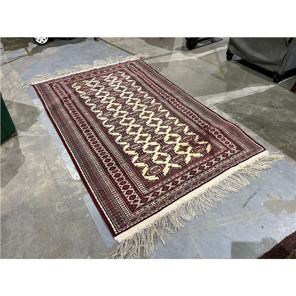 WOVEN AREA RUG APPROX 48 X 73"