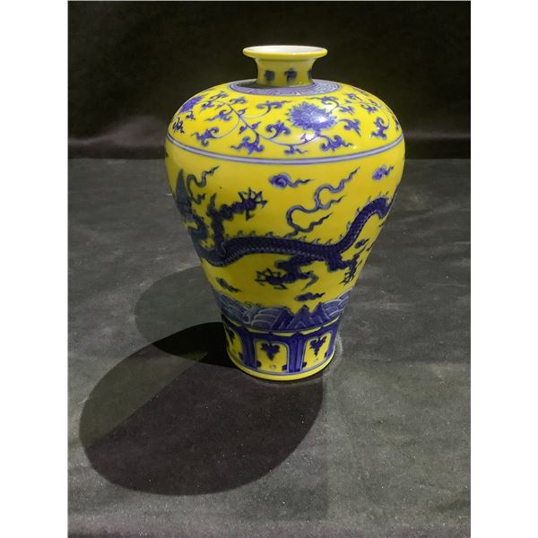 YELLOW GROUND BLUE AND WHITE DRAGON VASE