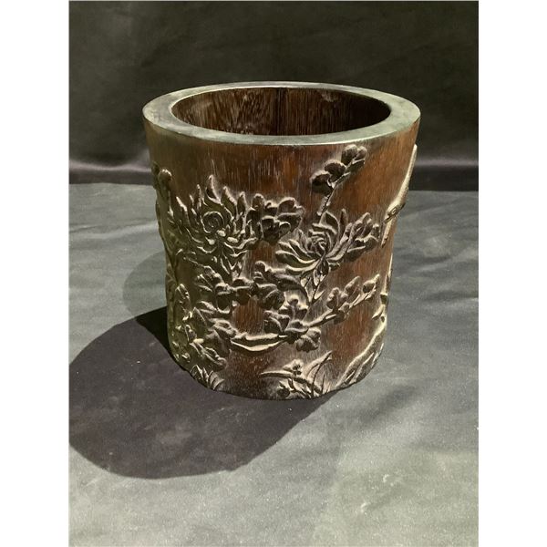 CALLIGRAPHY ENGRAVED 'SUMMER GARDEN' WOODEN BRUSH POT