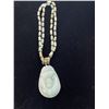 Image 1 : 750 GOLD JADE PENDANT WITH 12" NECKLACE