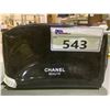 Image 2 : CHANEL BEAUTE COSMETICS BAG