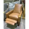 Image 2 : LEATHER RECLINING LOUNGE CHAIR