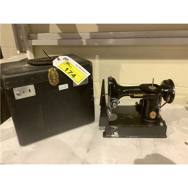 SINGER 221K FEATHERWEIGHT SEWING MACHINE WITH CASE & BOBBIN (SOME ACCESSORIES IN CASE)