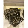 Image 2 : ANTIQUE UNDERWOOD TYPEWRITER