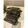 Image 2 : ANTIQUE UNDERWOOD STANDARD TYPEWRITER NO 5