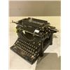 Image 2 : ANTIQUE UNDERWOOD TYPEWRITER
